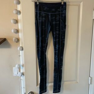 Lulu Lemon Yoga Pant Navy Blue Camo size 2